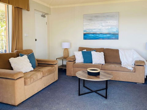 6 'SHOAL TOWERS', 11 SHOAL BAY RD - STUNNING WATER VIEWS & PERFECT LOCATION - Accommodation Asia 1