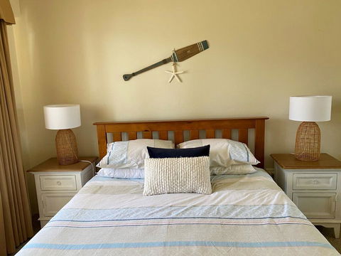 6 'SHOAL TOWERS', 11 SHOAL BAY RD - STUNNING WATER VIEWS & PERFECT LOCATION - Accommodation Asia 3