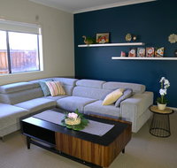 6 Bedrooms Contemporary Big House at Pakenhem - Accommodation Asia