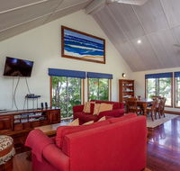 6 Ilmenite Avenue - Coastal beach shack within walking distance to patrolled beach and CBD - Accommodation Asia