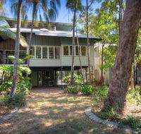 6 Satinwood Drive - Rainbow Shores Stylish Beach House Free WiFi - Accommodation Asia
