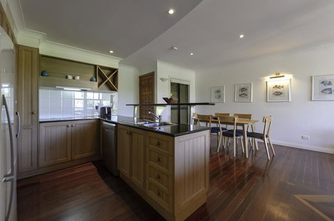 6 The Point Apartments - Accommodation Asia 3