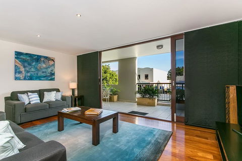 6/21-25 Fletcher Street - A Seventh Heaven - Accommodation Guide 0