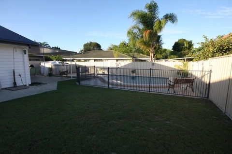 62 Tingira Close - Modern Lowset Home With Swimming Pool, Outdoor Area, Ample Parking. Pet Friendly - Accommodation Asia 2