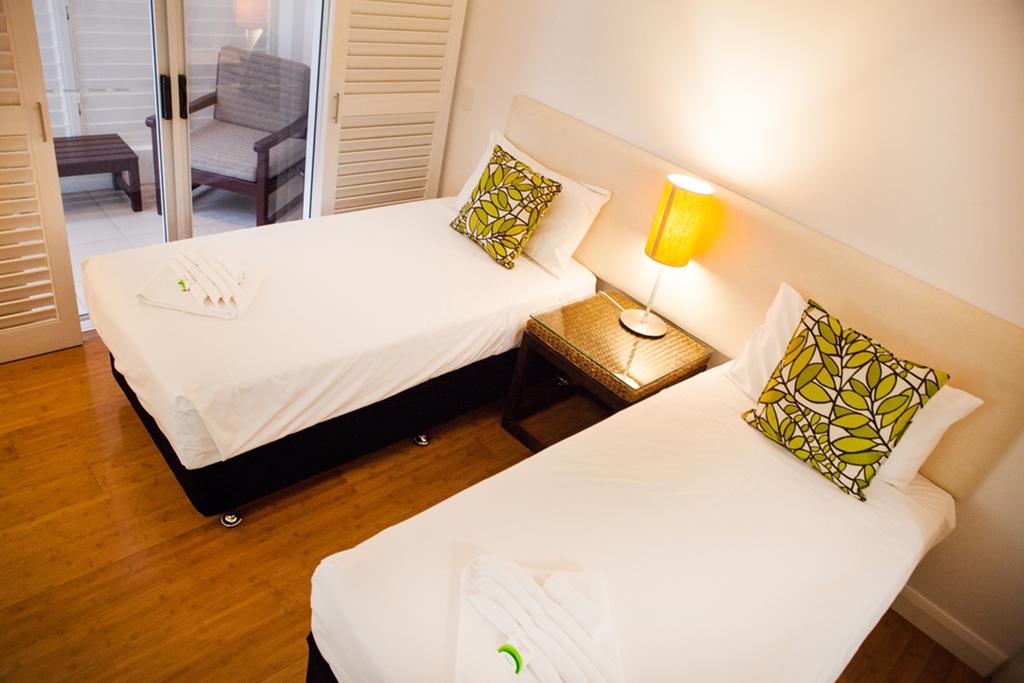 Palm Cove QLD Accommodation China