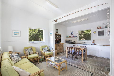 681 Murramarang Rd - Retro Beach Cottage - Accommodation Asia 2