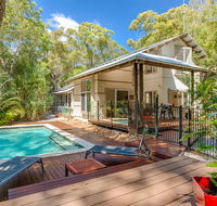 7 Naiad Court - Rainbow Shores Perfect Beach House Swimming Pool and Walk To Beach Aircon Wi-Fi - Accommodation Asia