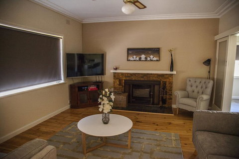 725 Myrtleford-Yackandandah Road - Accommodation Asia 2