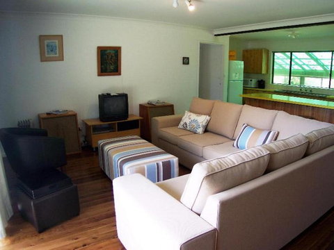 74 Ocean Parade - Accommodation Asia 3