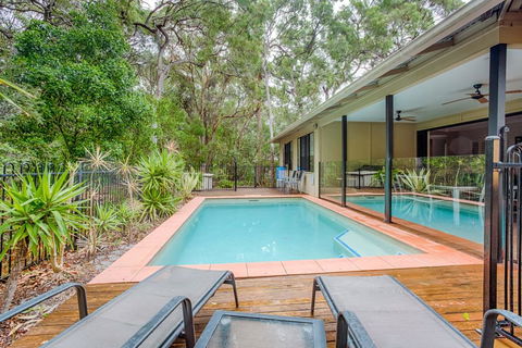8 Ibis Court - Rainbow Shores, Swimming Pool, Walk To Beach, Executive Beach House - Accommodation Asia 0