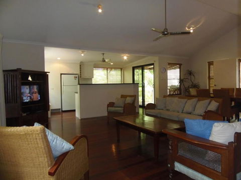 8 Orania Court - Rainbow Shores, Privacy, Peace And Quiet - Accommodation Asia 2