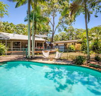 8 Satinwood Drive - Rainbow Shores Architecturally Designed Pool Walk to Beach - Accommodation Asia