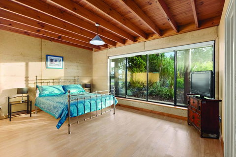 9 Marshall Street - Large Family Holiday Home Just Metres To The Beach - Accommodation Guide 2