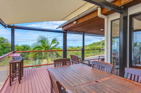 90 Cooloola Drive - Rainbow Beach, Luxury Beach House, Ocean Views - Accommodation Asia 2