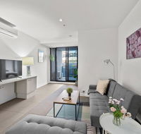 A Bright  Airy CBD Apt Next to Southern Cross