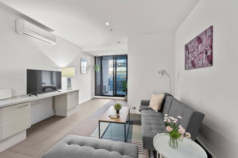 A Bright & Airy CBD Apt Next To Southern Cross - Accommodation China 0