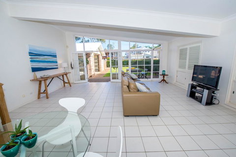 A Foreshore - Salamander Bay - Accommodation Asia 3