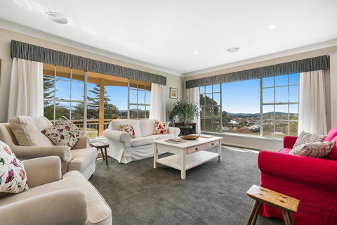 A House With A View, Molong. NSW - Accommodation Guide 0