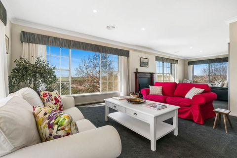 A House With A View, Molong. NSW - Accommodation Guide 3