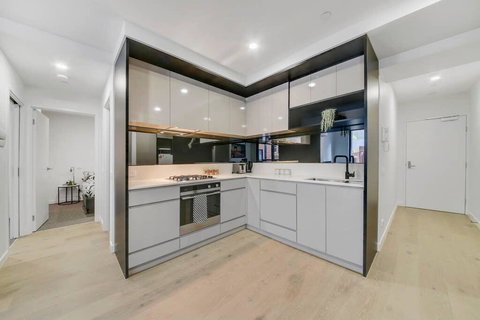 A Modern 2BR Apt, 5-min Walk To Melbourne Central - Accommodation Asia 2