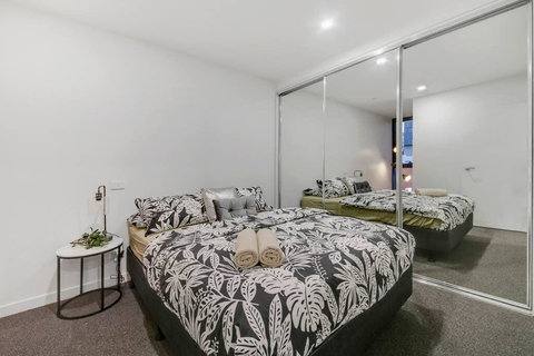 A Modern 2BR Apt, 5-min Walk To Melbourne Central - Accommodation Asia 1