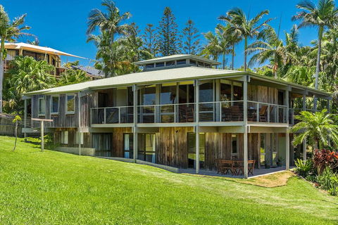 A PERFECT STAY - Cape Breeze - Accommodation Guide 1
