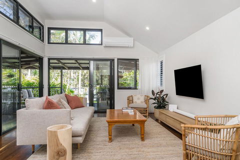A PERFECT STAY - Solstice - Accommodation Guide 0