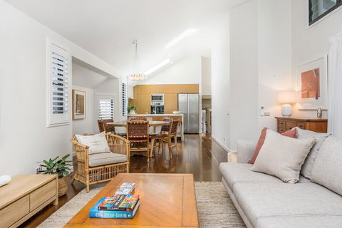 A PERFECT STAY - Solstice - Accommodation Guide 2