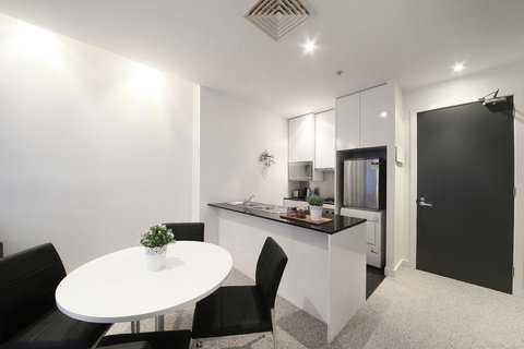 A Spacious & Central 2BR Apt Near Flinders Station - Accommodation Asia 2