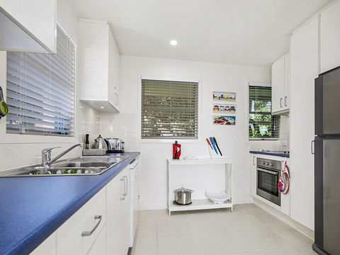 A Stylish Apartment With Noosa Views! - Unit 6 Yaringa 29 Noosa Drive - Accommodation Asia 3