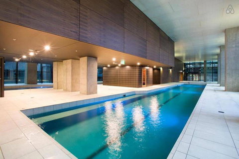 A Stylish CBD Apartment With A Stunning View - Accommodation Asia 3