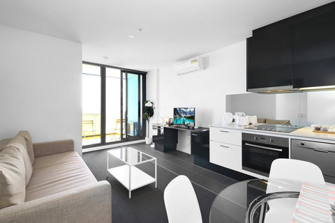 A Stylish CBD Apartment With A Stunning View - Accommodation Asia 1