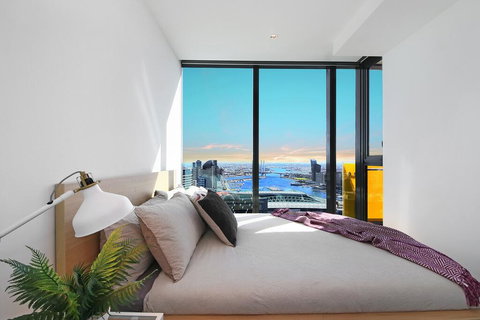 A Stylish CBD Apartment With A Stunning View - Accommodation Asia 0