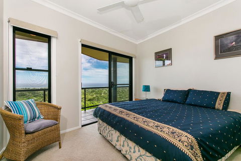 A SWEET ESCAPE - Above Byron - Accommodation Guide 1