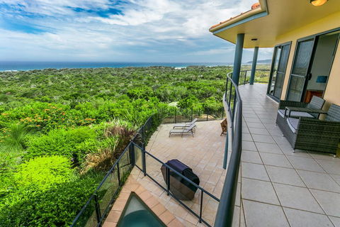 A SWEET ESCAPE - Above Byron - Accommodation Guide 2
