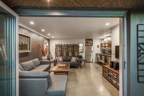 A SWEET ESCAPE - Brandon St Beach & Spa - Accommodation Asia 2