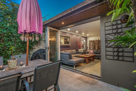 A SWEET ESCAPE - Brandon St Beach & Spa - Accommodation Asia 0