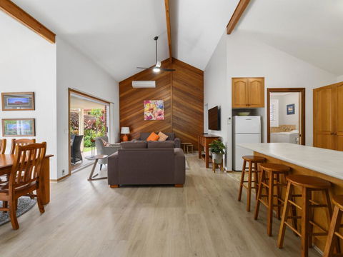 A Villa On 7th - Accommodation Guide 1