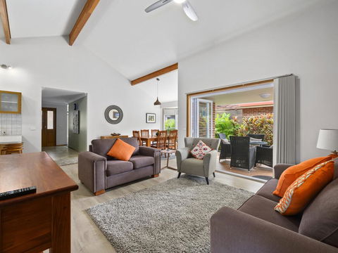 A Villa On 7th - Accommodation Guide 0