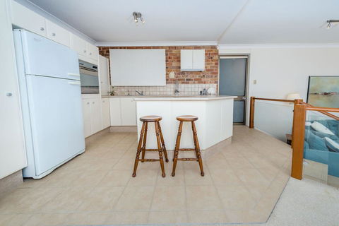 A Yachtsmans Rest, Unit 4/37 Victoria Parade - Accommodation Guide 2