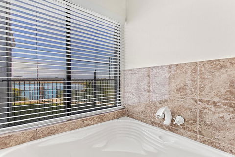 Above And Beyond - Beautiful Home With Pool - Accommodation Asia 2