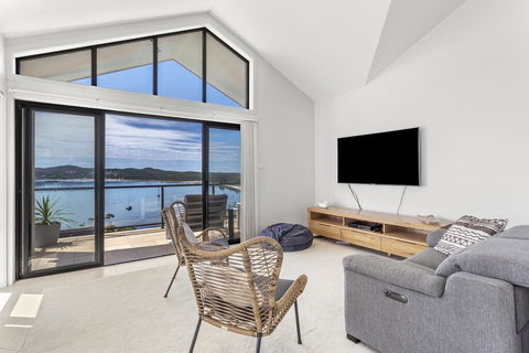 Above And Beyond - Beautiful Home With Pool - Accommodation Asia 1