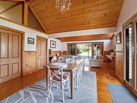 Abrahams On Bank - Accommodation Guide 0