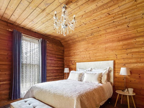 Abrahams On Bank - Accommodation Guide 3