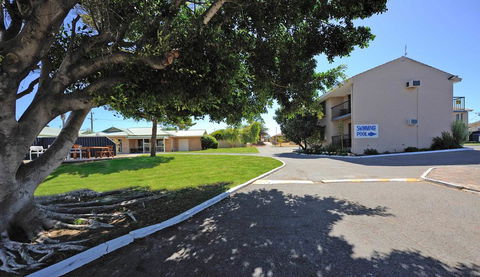 Abrolhos Reef Lodge - Accommodation Asia 2