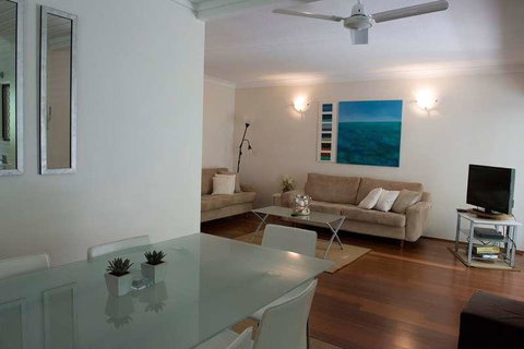 Absolute Beachfront - Mooloolaba - Accommodation Asia 2