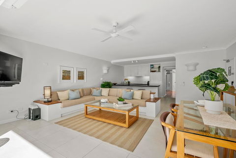 Absolute Beachfront Apt. In Alamanda Beachfront Resort (14) - Accommodation China 1