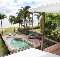 ABSOLUTE BEACHFRONT BLISS  NEWELL BEACH - Accommodation Asia