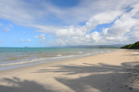 ABSOLUTE BEACHFRONT BLISS @ NEWELL BEACH - Accommodation Asia 1