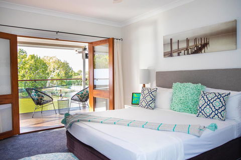 Absolute Lakefront - Port Douglas - Accommodation Asia 3